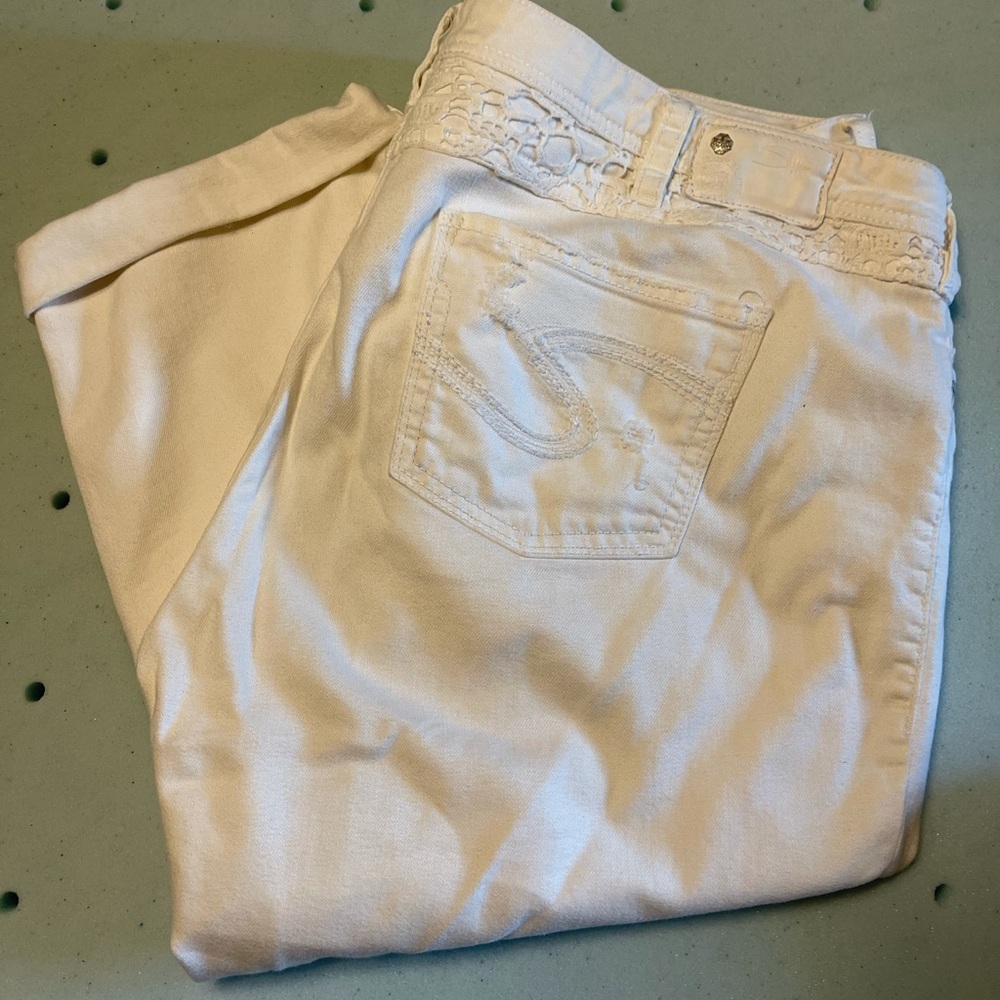 Cute Silver Capri 22w